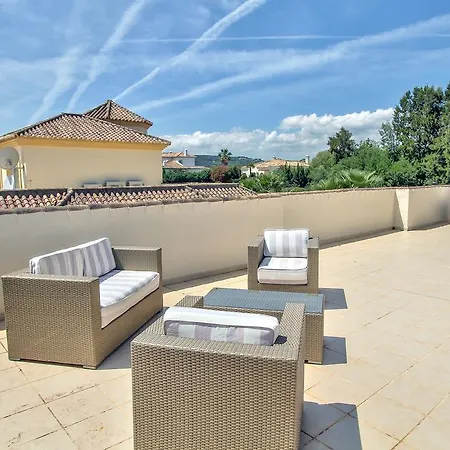 San Roque Duplex Penthouse 别墅